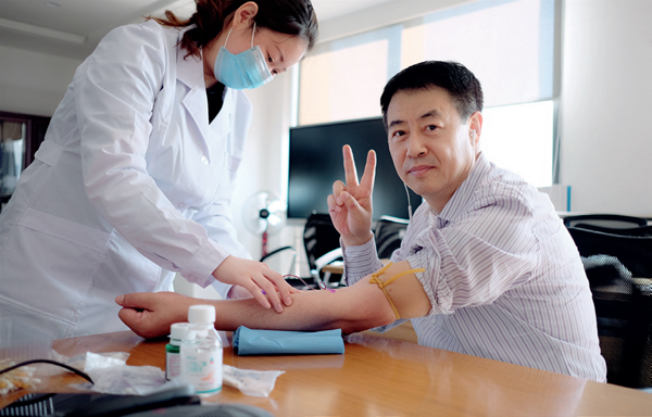 对中国生物董事长杨晓明的专访： 量产中国第一款上市疫苗