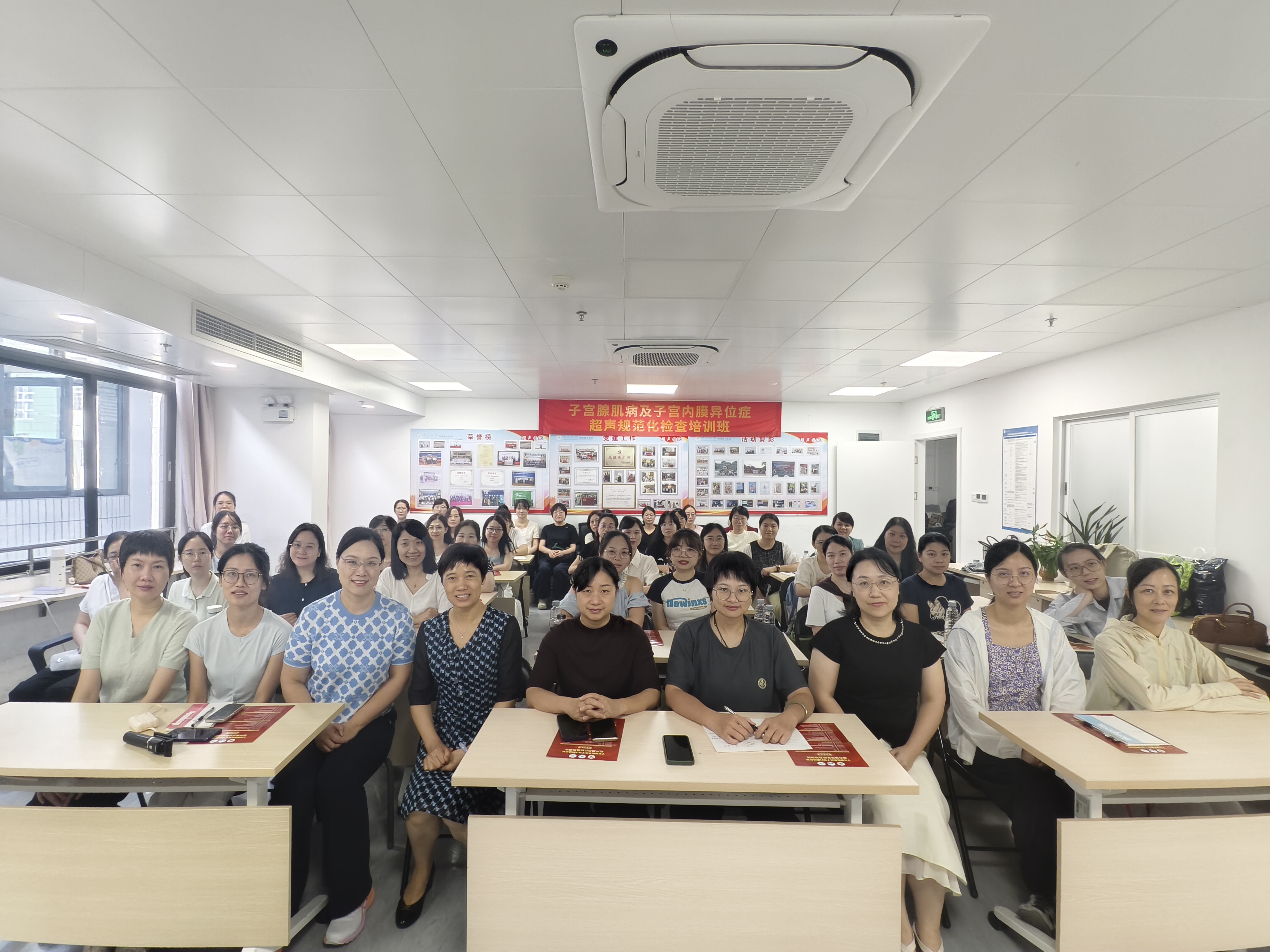 开幕式专家及学员.jpg